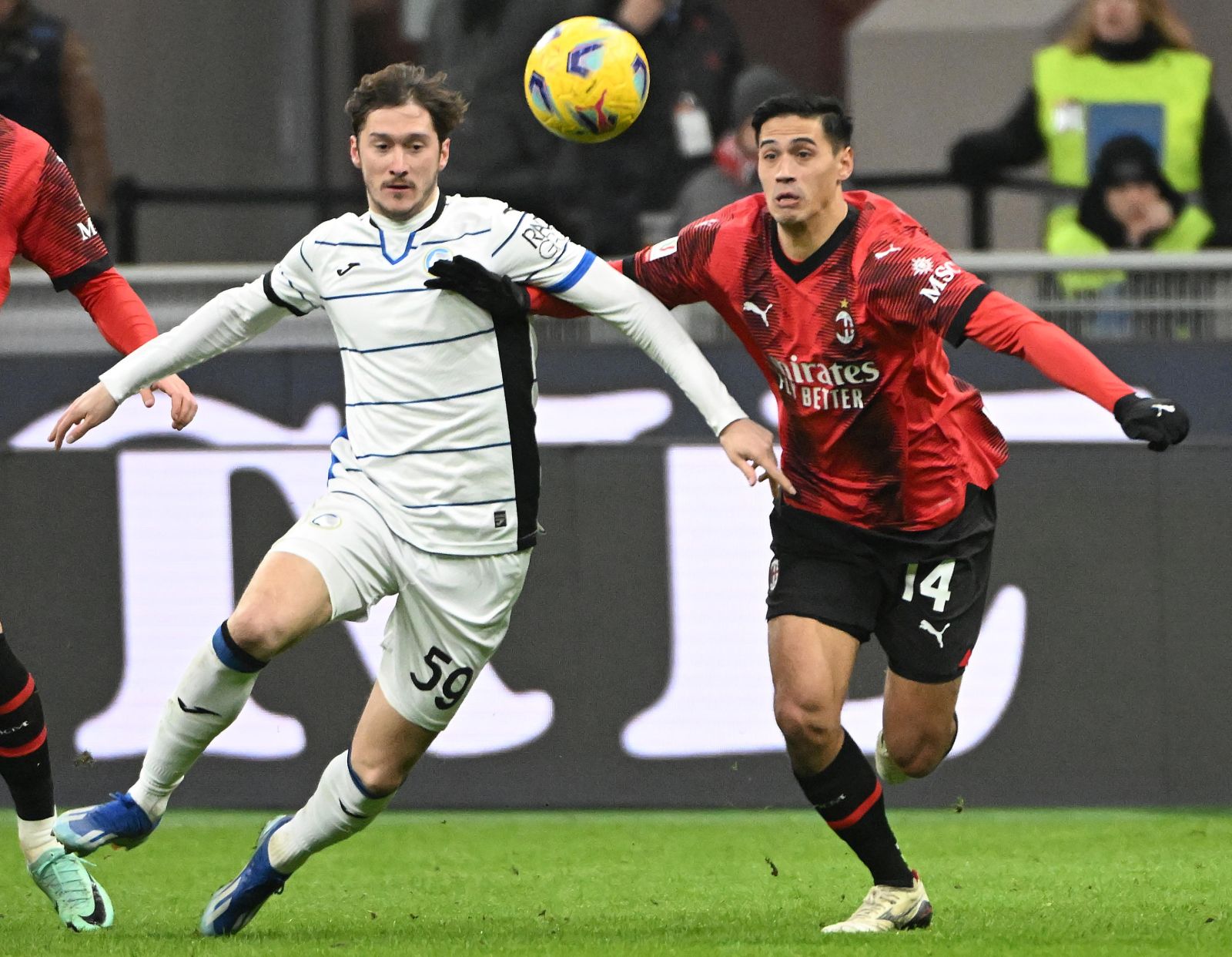 epa11068142 AC Milan’s midfielder Tijjani Reijnders (R) and  Atalanta’s forward Aleksey Miranchuk in action during the Coppa Italia quater final soccer match between AC Milan and Atalanta BC, in Milan, Italy, 10 January 2024.  EPA/DANIEL DAL ZENNARO