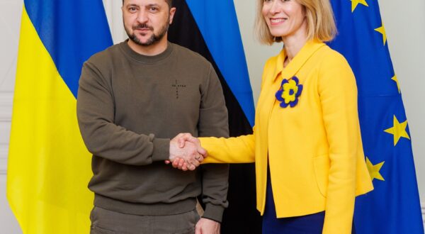 epa11069238 A handout photo made available by the government office of Estonia shows Estonian Prime Minister Kaja Kallas (R) and Ukrainian President Volodymyr Zelensky during their meeting in Tallinn, Estonia, 11 January 2024. Zelensky has made visits to Lithuania, Estonia and Latvia where he met with top officials to discuss support for Ukraine amid the Russian invasion as well as Ukrainian 'integration into the EU and NATO' and security.  EPA/RAUL MEE HANDOUT   HANDOUT EDITORIAL USE ONLY/NO SALES HANDOUT EDITORIAL USE ONLY/NO SALES