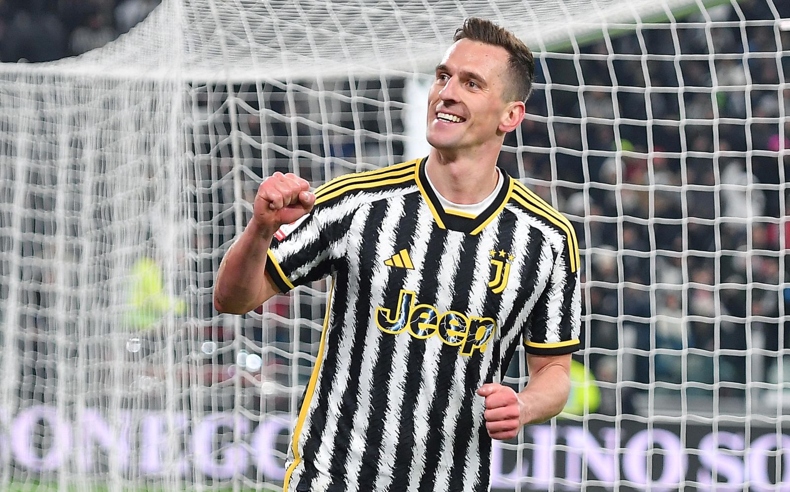 epa11070296 Juventus' Arkadius Milik celebrates after scoring the 2-0 goal during the Coppa Italia quarter-finals soccer match between Juventus FC and Frosinone Calcio, in Turin, Italy, 11 January 2024.  EPA/ALESSANDRO DI MARCO