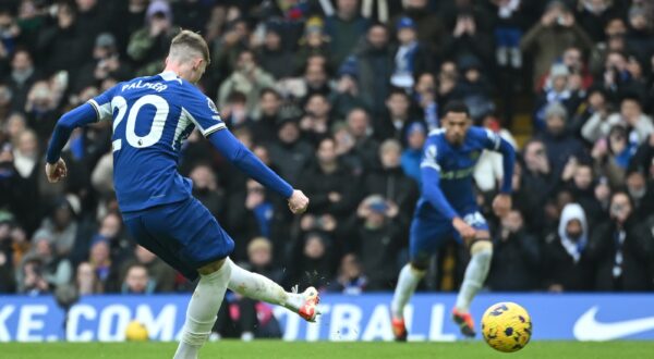 epa11073455 Chelseaâ€™s Cole Palmer scores the 1-0 goal during the English Premier League match between Chelsea and Fulham in London, Britain, 13 January 2024.  EPA/DANIEL HAMBURY EDITORIAL USE ONLY. No use with unauthorized audio, video, data, fixture lists, club/league logos, 'live' services or NFTs. Online in-match use limited to 120 images, no video emulation. No use in betting, games or single club/league/player publications.