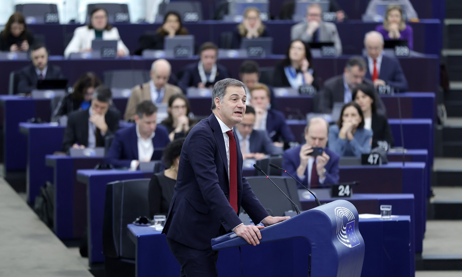 epa11081921 Belgium's Prime Minister Alexander De Croo (C) speaks during a debate as part of a plenary session at the European Parliament in Strasbourg, France, 16 January 2024. Belgian Prime Minister De Croo will present the programme for Belgium's EU Council presidency lasting from 01 January until 30 June 2024.  EPA/RONALD WITTEK