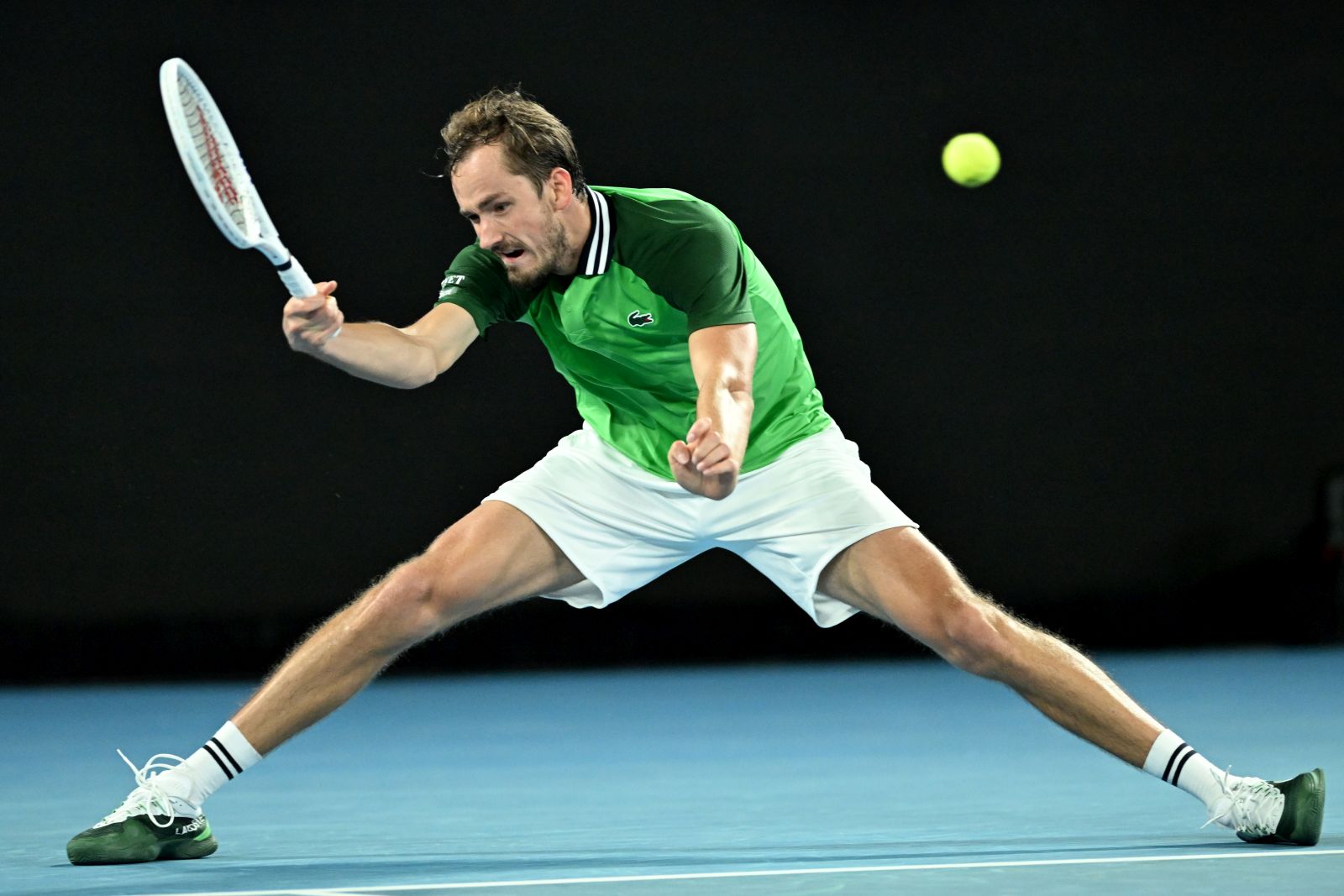 epa11087389 Daniil Medvedev of Russia in action during his 2nd round match against Emil Ruusuvuori of Finland at the 2024 Australian Open in Melbourne, Australia, 18 January 2024.  EPA/JAMES ROSS  AUSTRALIA AND NEW ZEALAND OUT