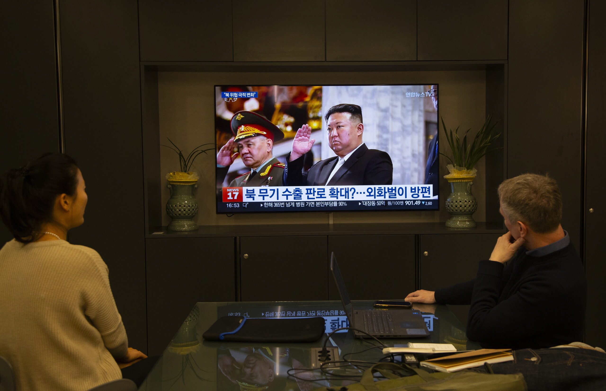 epa11089139 Foreign journalists watch the news on a TV at an office in Seoul, South Korea, 19 January 2024. North Korean state media said on 19 January that the North has tested in the East Sea an underwater nuclear weapon system under development, the 'Haeil-5-23', in response to this week's joint maritime exercises involving South Korea, the USA and Japan. KCNA did not disclose the test date and the weapons's specifications.  EPA/JEON HEON-KYUN