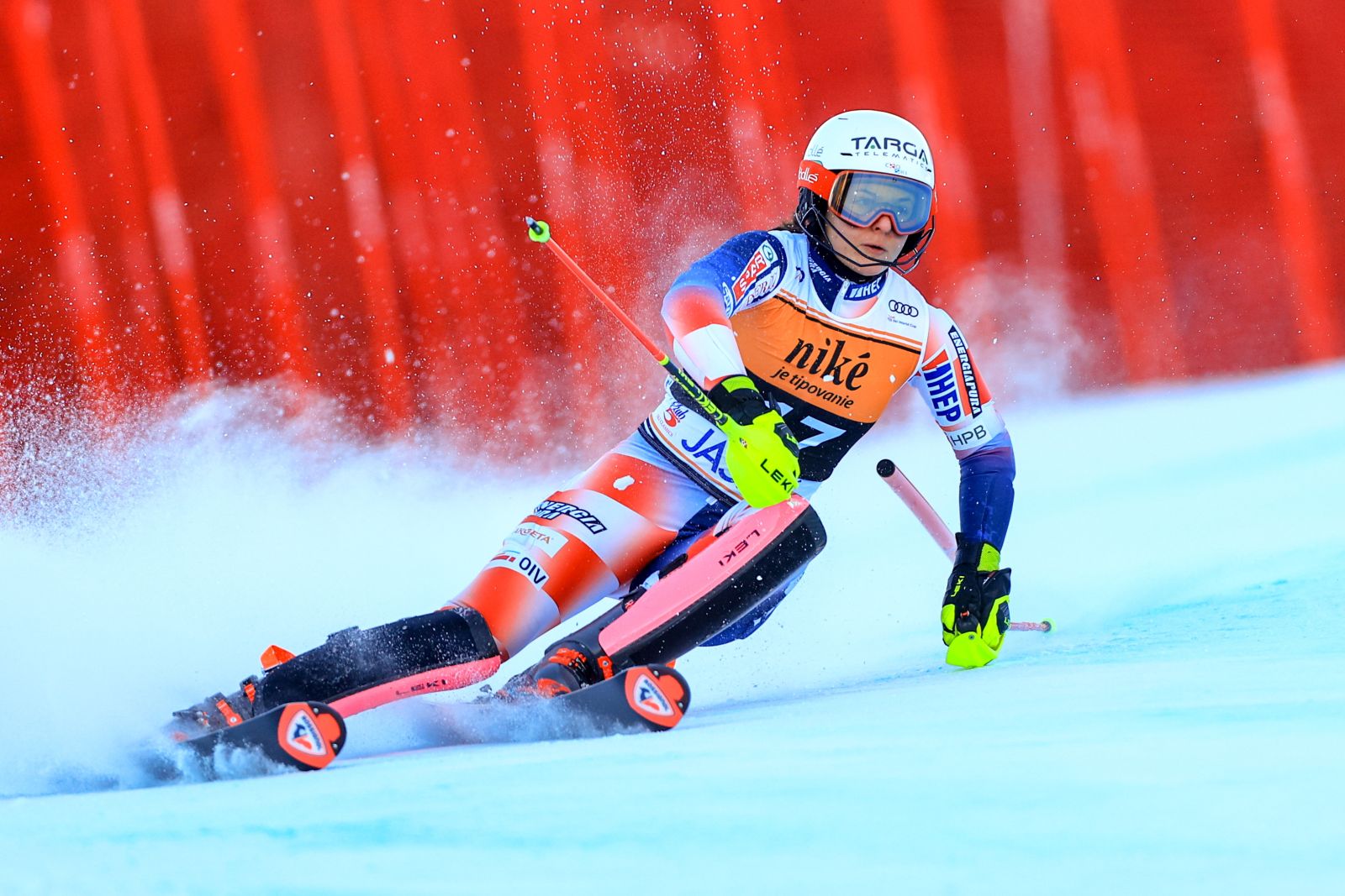 epa11093611 Zrinka Ljutic of Croatia in action during the first run of the Women's Slalom race at the FIS FIS Alpine Skiing World Cup in Jasna, Slovakia, 21 January 2024.  EPA/MARTIN DIVISEK