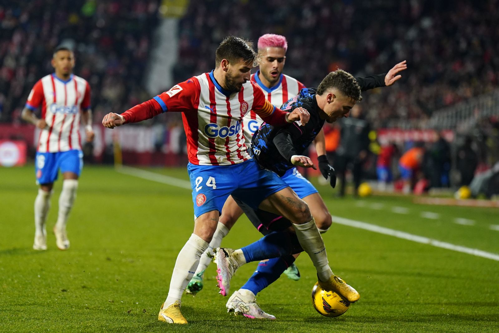 epa11095056 Girona's striker Portu (L) and Brazilian midfielder Yan Couto (C) duel for the ball with Sevilla's defender Adria Pedrosa (R) during the Spanish LaLiga soccer match between Girona FC and Sevilla FC, in Girona, Catalonia, Spain, 21 January 2024.  EPA/Siu Wu