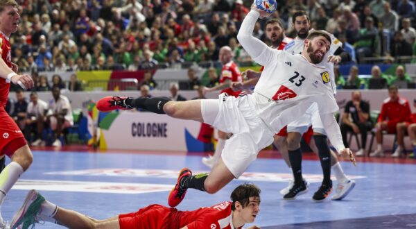 epa11096845 Franceâ€™s Ludovic Fabregas (R) in action against Austria's Michael Miskovez (L) during the EHF Men's EURO 2024 Main round group 1 handball match between France and Austria in Cologne, Germany, 22 January 2024.  EPA/CHRISTOPHER NEUNDORF