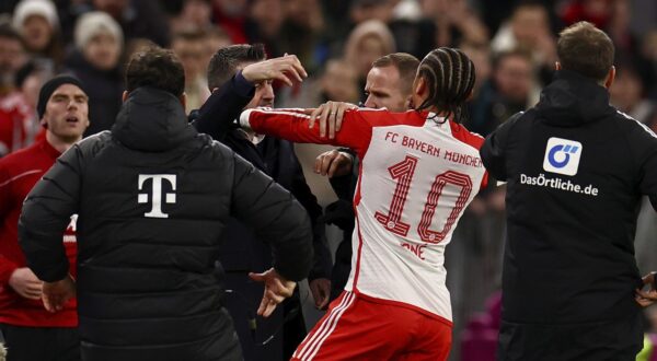 epa11102171 Munich's Leroy Sane (R) and Union’s head coach Nenad Bjelica (L) interact during the German Bundesliga soccer match between FC Bayern Munich and Union Berlin in Munich, Germany, 24 January 2024.  EPA/ANNA SZILAGYI CONDITIONS - ATTENTION: The DFL regulations prohibit any use of photographs as image sequences and/or quasi-video.