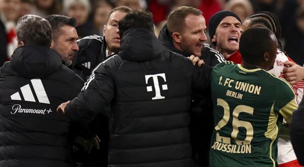 epa11102170 Munich's Leroy Sane (R) and Union’s head coach Nenad Bjelica (L) interact during the German Bundesliga soccer match between FC Bayern Munich and Union Berlin in Munich, Germany, 24 January 2024.  EPA/ANNA SZILAGYI CONDITIONS - ATTENTION: The DFL regulations prohibit any use of photographs as image sequences and/or quasi-video.