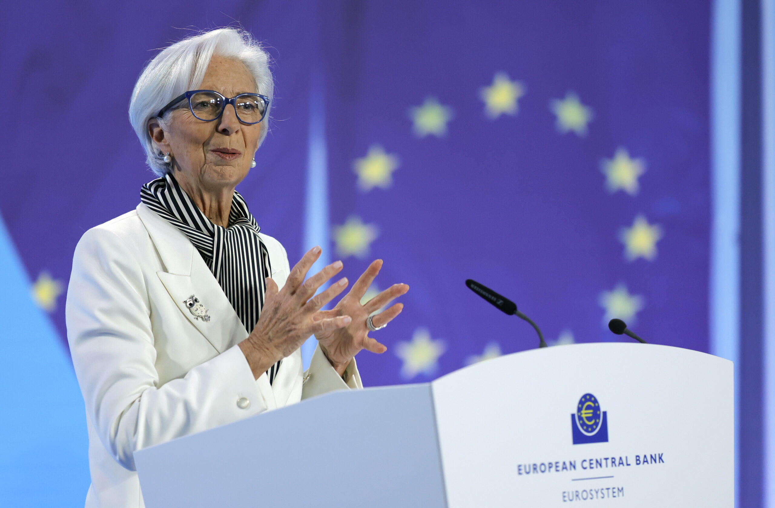 epa11103673 European Central Bank (ECB) President Christine Lagarde addresses a press conference following the meeting of the ECB Governing Council in Frankfurt am Main, Germany, 25 January 2024.  EPA/RONALD WITTEK