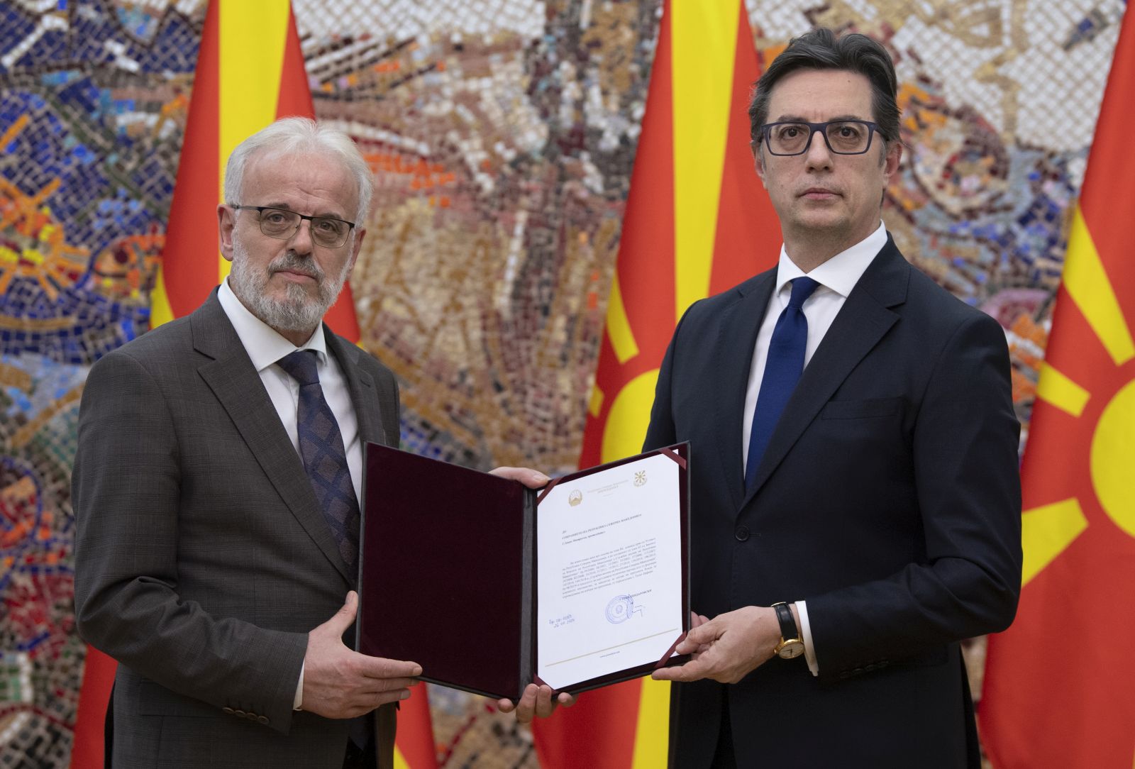 epa11106368 President of North Macedonia Stevo Pendarovski (R) gives the mandate to former speaker of parliament Talat Dzaferi (L) to form a technical government in Skopje, Republic of North Macedonia, 26 January 2024. According to the agreement of the largest political parties in the country, Prime Minister Dimitar Kovacevski and his cabinet resigned 100 days before the regular Presidential and Parliamentary elections. Talat Dzhaferi received a mandate from President Pendarovski to lead the technical government until the Presidential and Parliamentary elections scheduled for April 24 and May 08. Dzhaferi will be the first ethnic Albanian Prime Minister of North Macedonia.  EPA/GEORGI LICOVSKI
