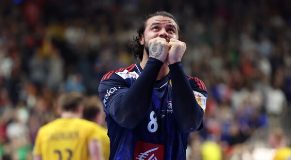 epa11106724 France's Elohim Prandi reacts after winning  the EHF Men's EURO 2024 semi final handball match between France and Sweden in Cologne, Germany, 26 January 2024.  EPA/CHRISTOPHER NEUNDORF