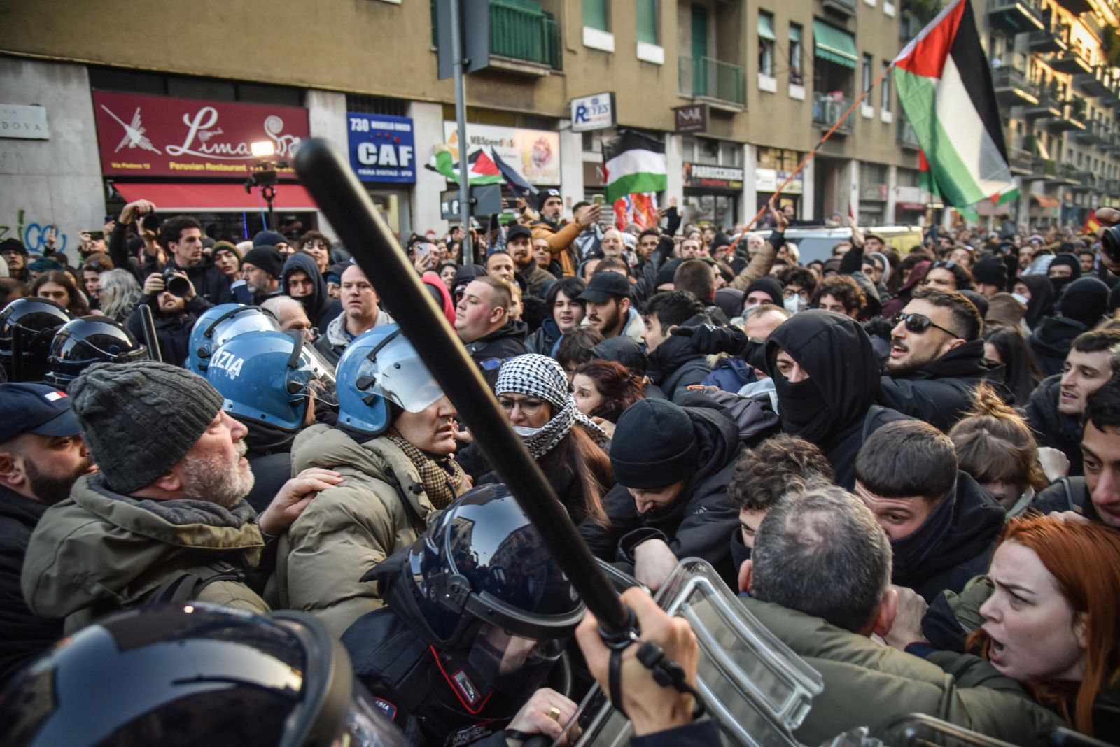 epa11108747 Pro-Palestinian demonstrators who wanted to leave in a procession came into contact with policemen in riot gear trying to break through their blockade, in Milan, Italy, 27 January 2024. Thousands of Israelis and Palestinians have been killed since the militant group Hamas launched an unprecedented attack on Israel from the Gaza Strip on 07 October 2023, and the Israeli strikes on the Palestinian enclave which followed it.  EPA/MATTEO CORNER