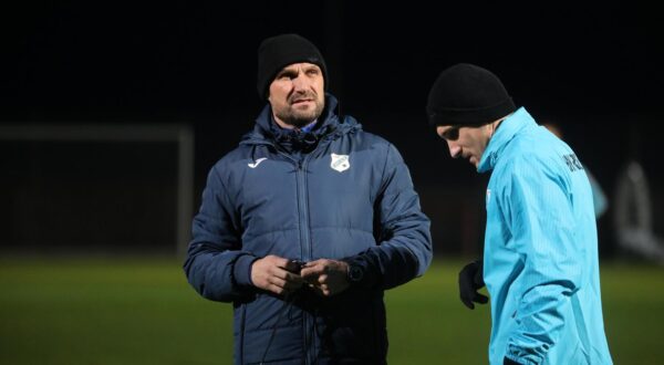 02.01.2024., Rijeka - Prvi trening nogometasa HNK Rijeke u 2024. godini na pomocnom terenu stadiona na Rujevici. Photo: Goran Kovacic/PIXSELL