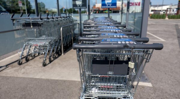 02.07.2023., Zagreb - Zatvorena Lidl trgovina u naselju Spansko zbog primjenjivanja  novog zakona o neradnim nedjeljama. Photo: Igor Kralj/PIXSELL