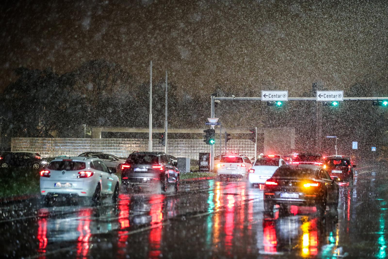 02.12.2023.., Zagreb - Prvi ovogodisnji snijeg u gradu. Photo: Slavko Midzor/PIXSELL