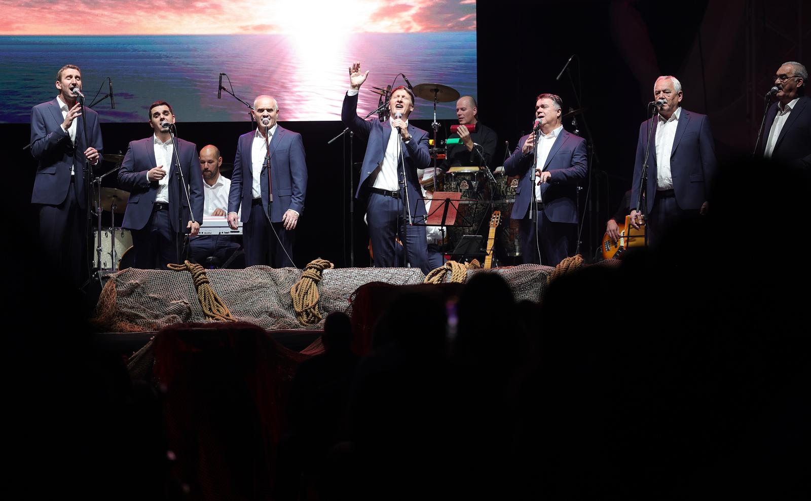 02.12.2023., KC Drazen Petrovic, Zagreb - 17. tradicionalni koncert Tomislava Bralica i klape Intrade u Zagrebu. Photo: Marko Prpic/PIXSELL