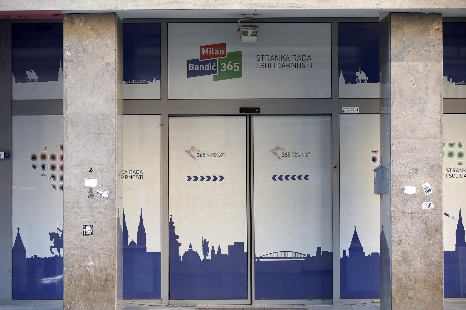 03.10.2023., Zagreb - Odavno prazni prostori u Praskoj ulici Stranke rada i solidarnosti Bandic Milan 365 koja je u stecaju.  Prijedlog za otvaranje stecaja postao je nedavno i javno dostupan. Prema tim podacima stranka ima imovinu vrijednu 96.146,53 eura, a obveze iznose 355.327,40 eura. Photo: Patrik Macek/PIXSELL