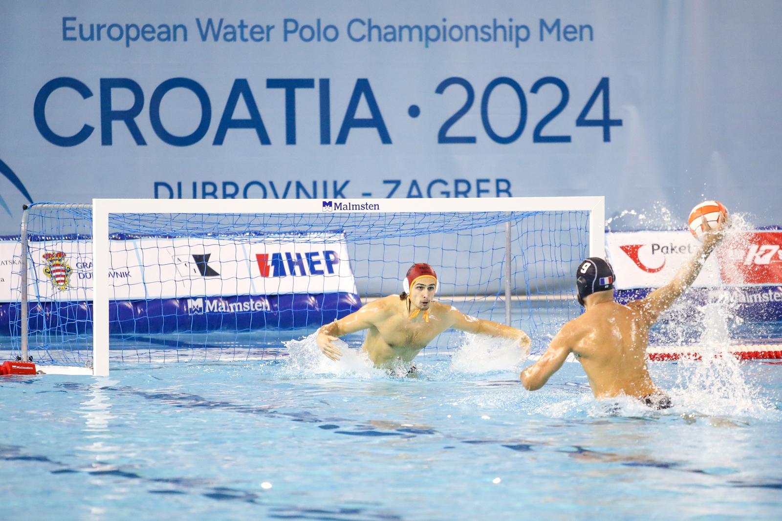 04.01.2024., bazen u Gruzu, Dubrovnik -  LEN 36. Europsko prvenstvo u vaterpolu, Divizija 1, skupina A, 1. kolo, Crna Gora - Francuska. Petar Tesanovic, Mehdi Marzouki Photo: Grgo Jelavic/PIXSELL