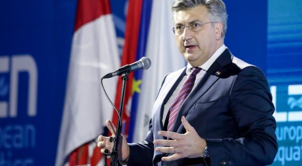 04.01.2024., bazen u Gruzu, Dubrovnik -  Svecanost otvaranja seniorskog Europskog vaterpolskog prvenstva. Predsjednik Vlade RH Andrej Plenkovic Photo: Grgo Jelavic/PIXSELL