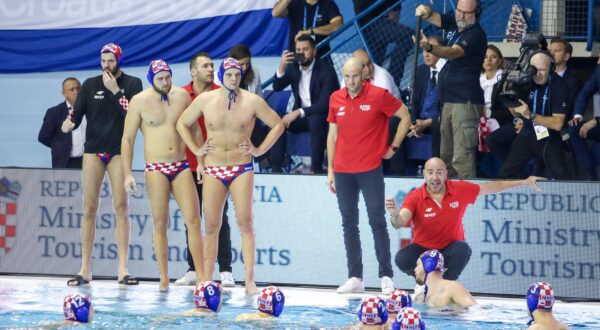 04.01.2024., bazen u Gruzu, Dubrovnik -  Dubrovnik: LEN 36. Europsko prvenstvo u vaterpolu, Divizija 1, skupina A, 1. kolo, Spanjolska - Hrvatska. izbornik Hrvatske Ivica Tucak Photo: Grgo Jelavic/PIXSELL