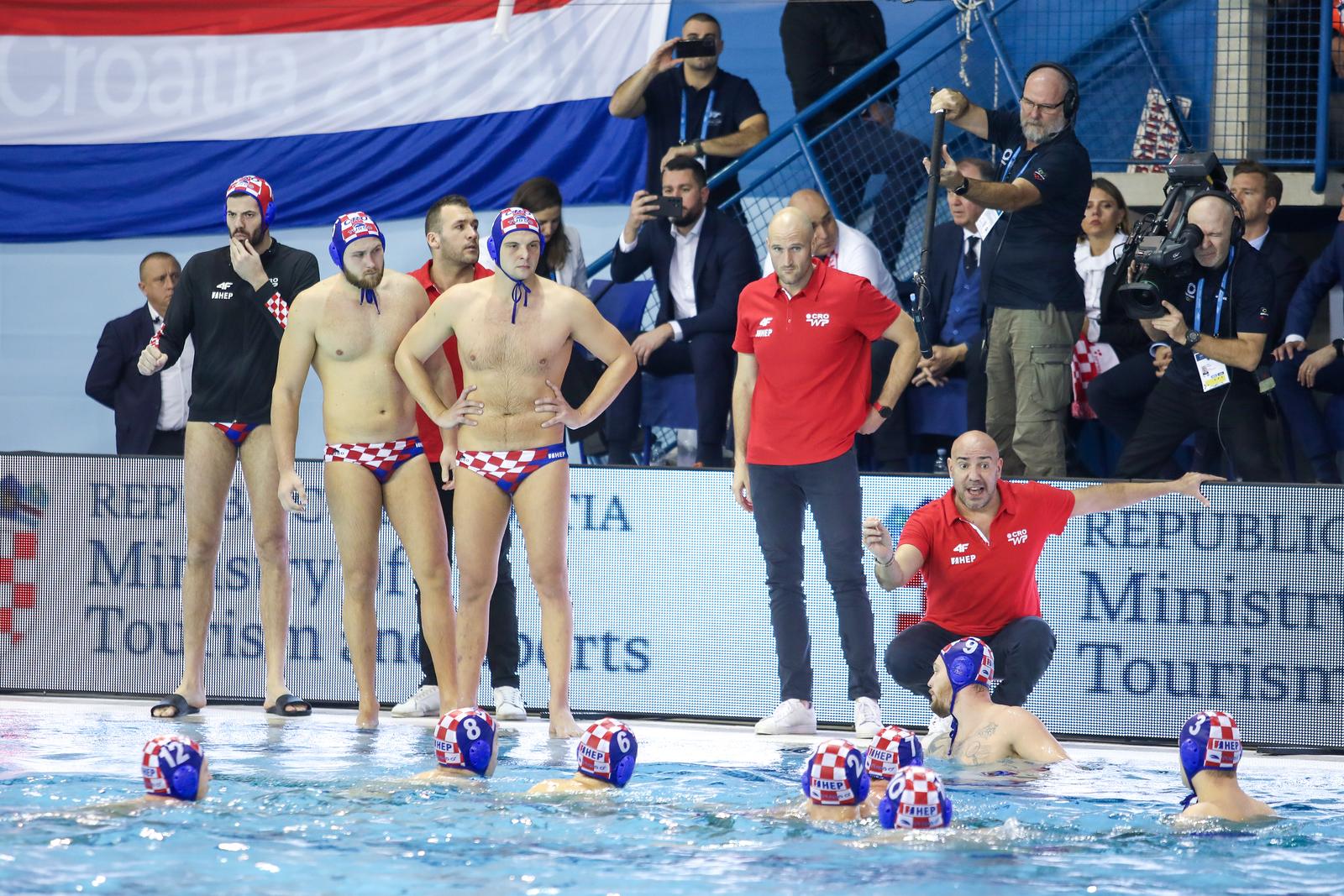 04.01.2024., bazen u Gruzu, Dubrovnik -  Dubrovnik: LEN 36. Europsko prvenstvo u vaterpolu, Divizija 1, skupina A, 1. kolo, Spanjolska - Hrvatska. izbornik Hrvatske Ivica Tucak Photo: Grgo Jelavic/PIXSELL