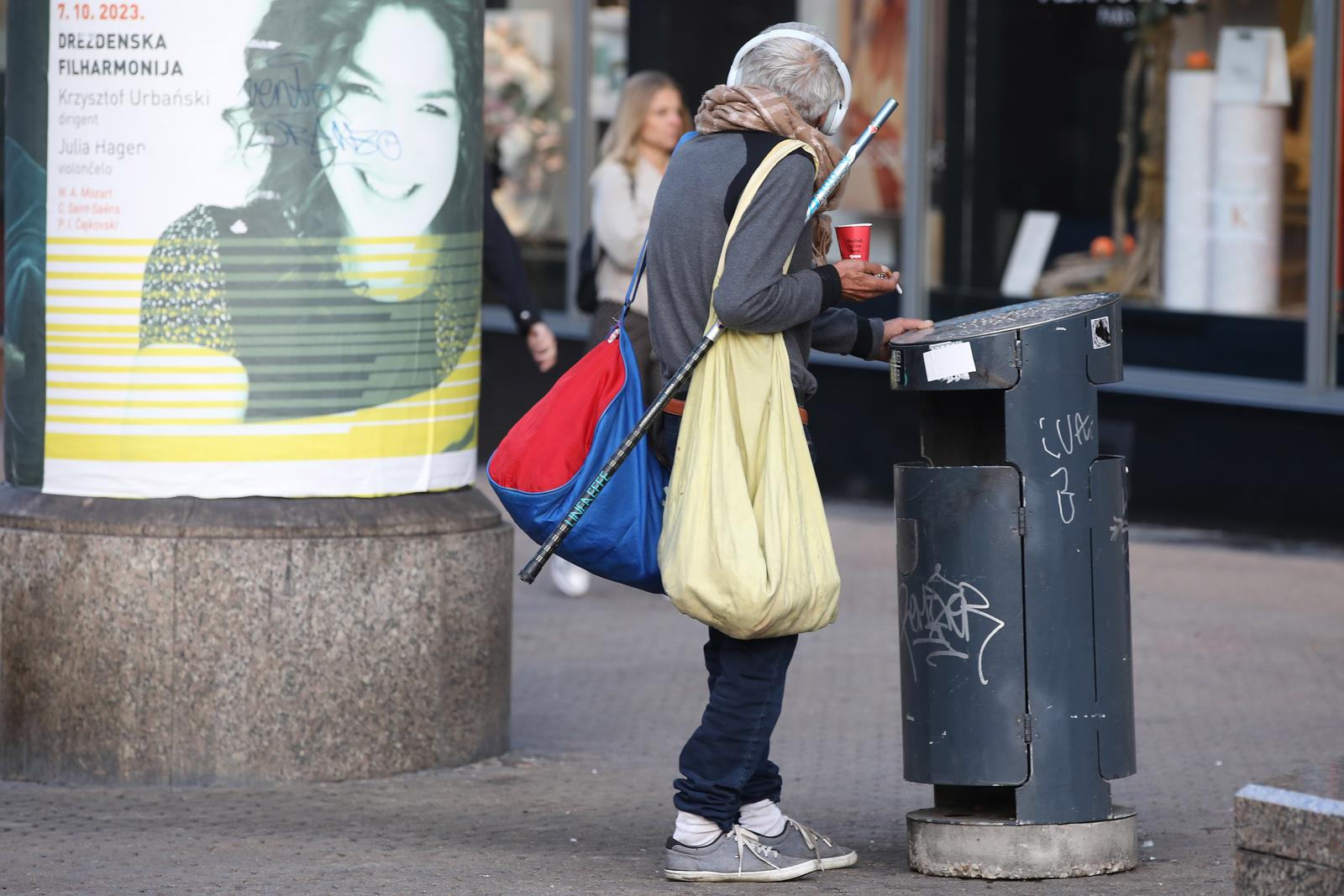 05.10.2023., Zagreb - Hrvatski sabor danas ce nastaviti raspravu o Vladinu prijedlogu da se od 1. sijecnja iduce godine poveca nacionalna naknada za starije osobe i ublaze uvjeti za ostvarivanje prava na tu naknadu. Spomenutim izmjenama Vlada predlaze da se nacionalna naknada za starije podigne sa sadasnjih 120 na 150 eura, a da se uvjet od 20 godina neprekidnog boravista na podrucju Hrvatske smanji na deset godina, te da se povecava prihodovni cenzus sa 120 na 300 eura po clanu kucanstva. Photo: patrik macek/PIXSELL