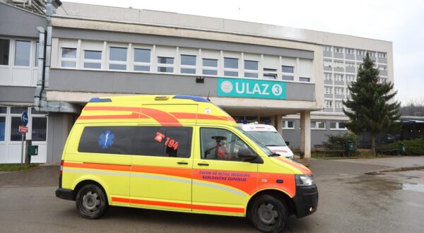 06.01.2024., Karlovac - Izjave za medije dr. Juraja Katusina u Opcoj bolnici Karlovac o stanju pacijenata ozlijedenih u prometnoj nesreci kod tunela Sveti Marko.  Photo: Kristina Stedul Fabac/PIXSELL