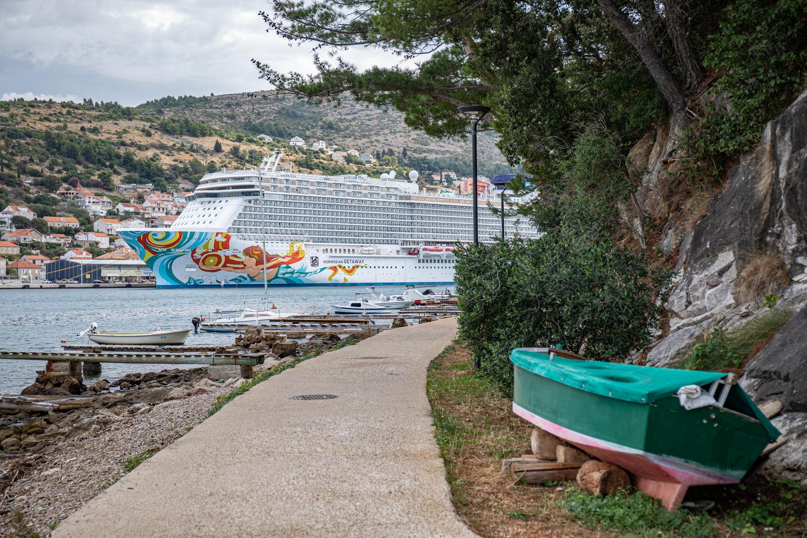 06.10.2021., Solitudo, Lapad, Dubrovnik - Posezona u Dubrovniku. Dolazak kruzera uvijek je "stresan" za staru gradsku jezgru. 
Photo: Grgo Jelavic/PIXSELL Photo: Grgo Jelavic/PIXSELL