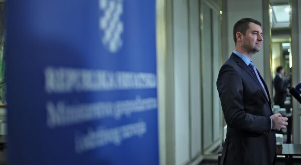 06.12.2023., Zagreb - Konferencija "Zelena energija - Put prema hrvatskoj energetskoj neovisnosti" u hotelu Sheraton. Ministar gospodarstva i odrzivog razvoja Davor Filipovic dao je izjavu medijima. Photo: Sanjin Strukic/PIXSELL