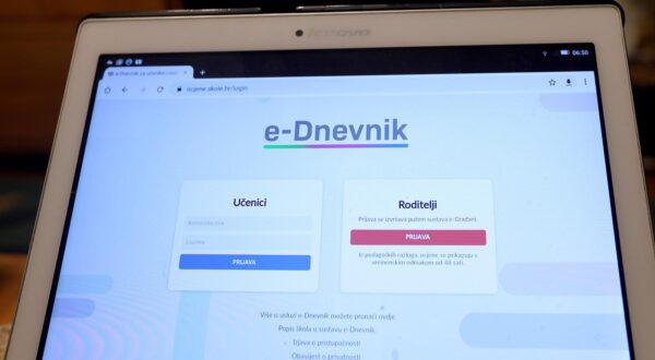 08.01.2024., Zagreb - Nedavno su na snagu stupile 16. po redu izmjene Zakona o odgoju i obrazovanju, a jedna od novosti je i da ce roditelji izostanke djeteta moci opravdavati i putem e-Dnevnika. Ova opcija u e-Dnevnik stize s pocetkom novog polugodista, a u Ministarstvu obrazovanja smatraju kako ce ovo uvelike olaksati administrativni dio posla razrednicima. Photo: Patrik Macek/PIXSELL