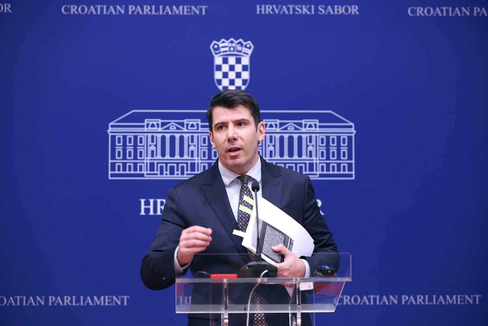 08.01.2024., Zagreb - Na konferenciji za medije odrzanoj u Saboru o temi: "Nova mega afera: Plenkovicev povjerenik Fabris Perusko tesko ostetio Fortenovu u korist tajkuna Vujnovca” govorili su Nikola Grmoja i Zvonimir Troskot. Photo: Patrik Macek/PIXSELL