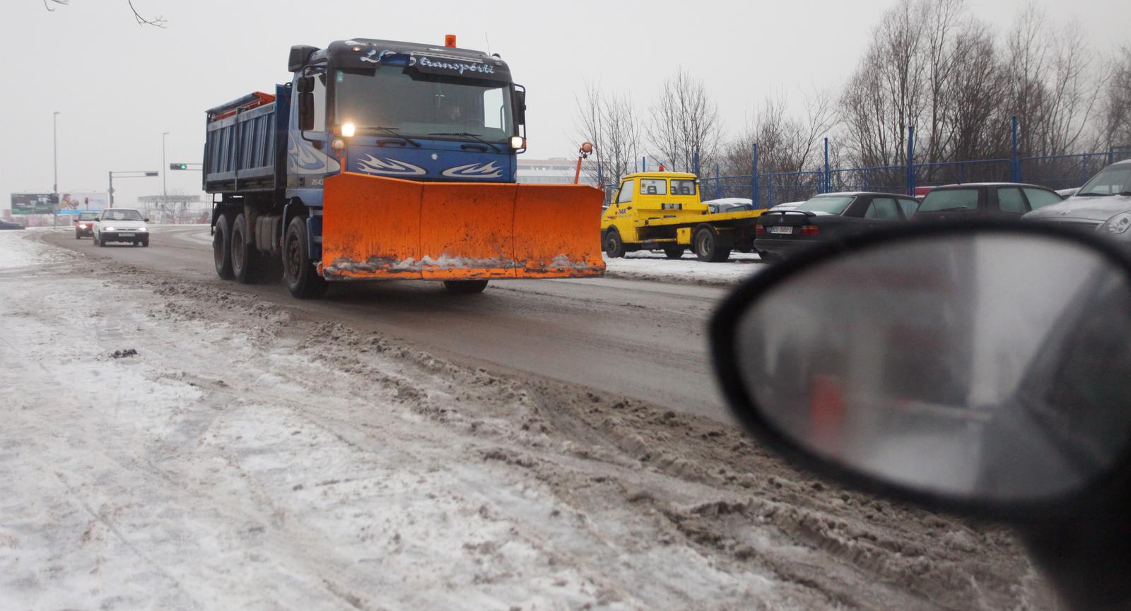 14.01.2009. Zagreb, Hrvatska -  Ralica je imala pune ruke posla zbog snijega i ledne kise koji su uzrokovali kaos u prometurPhoto: Zeljko Lukunic/24satar