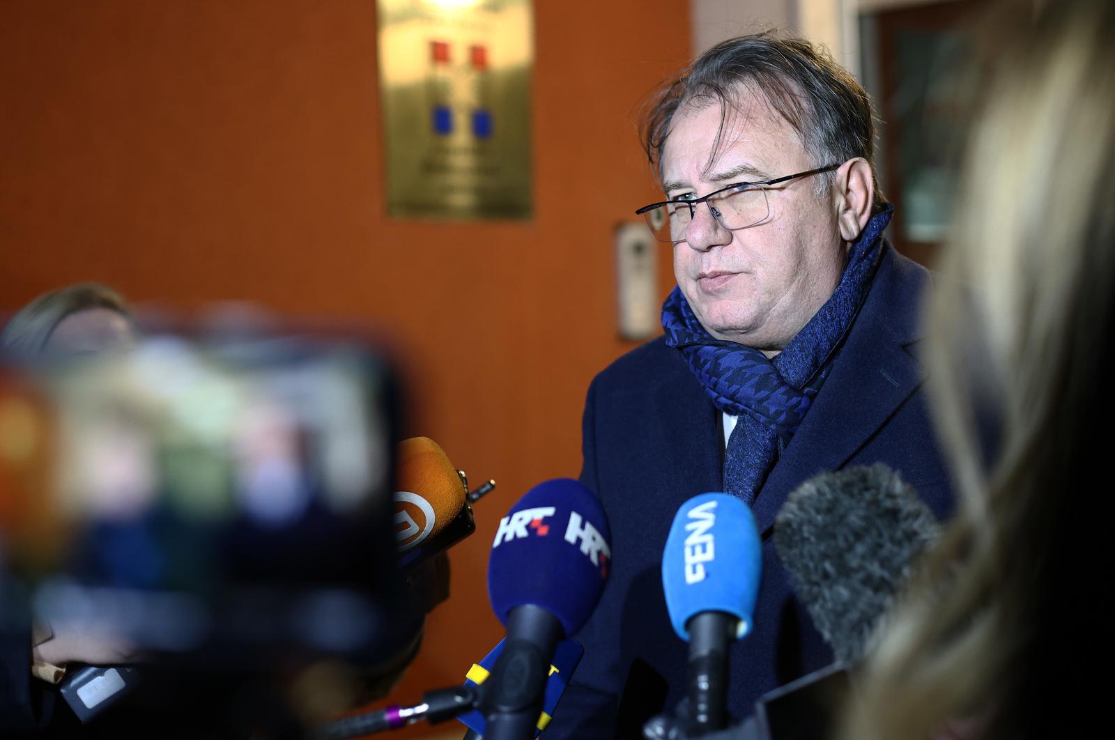 09.01.2024 Mostar: U zgradi HDZ BiH odrzan sastanak predstavnika "Trojke" koje su cinili Nermin Niksic, Edin Forto i Elmedin Konakovic sa predstavnicima HDZ-a BiH koje je predvodio Dragan Covic. Iako sastanak nije bio namijenjen za javnost, predstavnici "Trojke" po okoncanju sastanka su dali izjave za medije. 


 Photo: Denis Kapetanović/PIXSELL