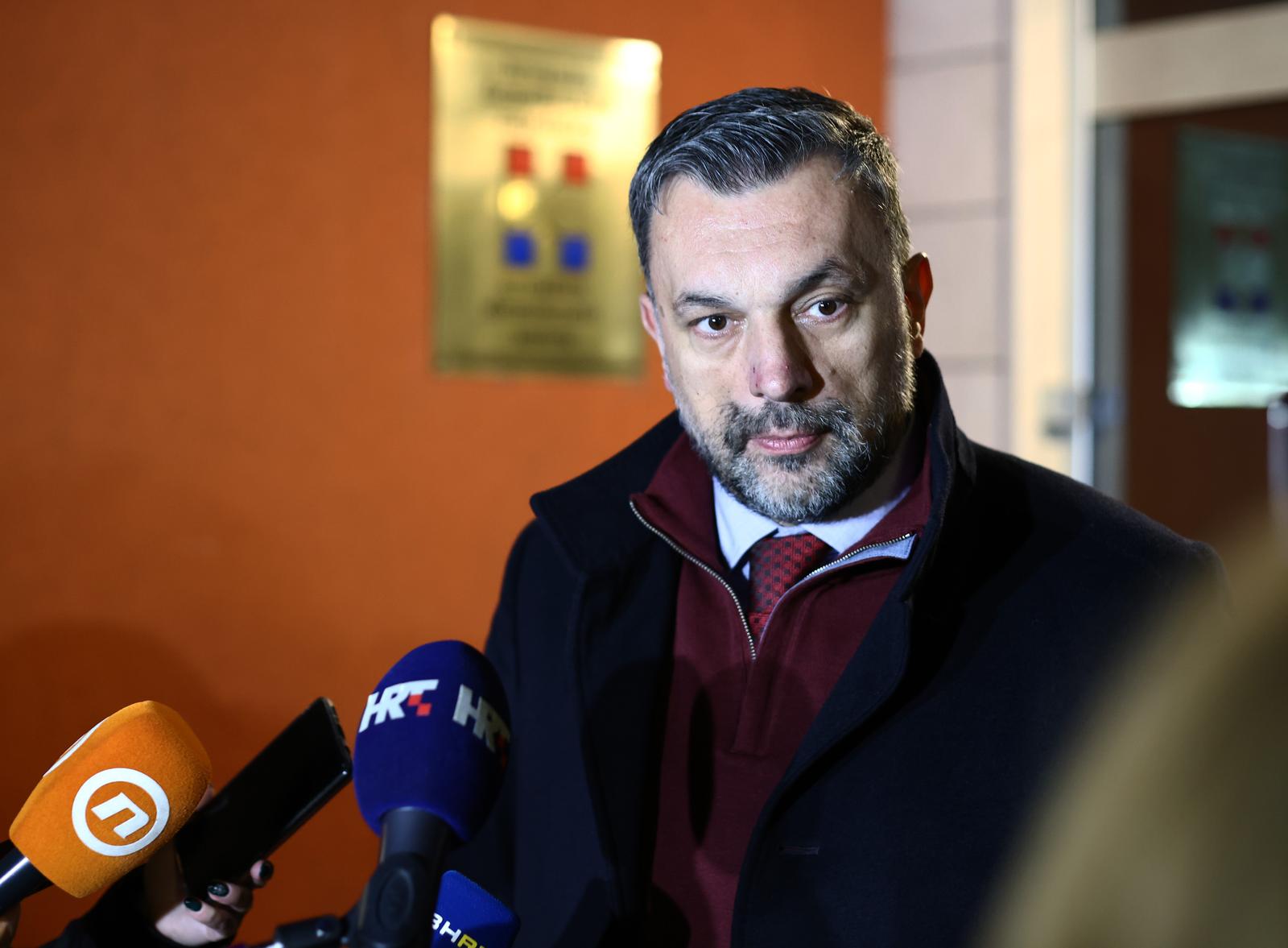 09.01.2024 Mostar: U zgradi HDZ BiH odrzan sastanak predstavnika "Trojke" koje su cinili Nermin Niksic, Edin Forto i Elmedin Konakovic sa predstavnicima HDZ-a BiH koje je predvodio Dragan Covic. Iako sastanak nije bio namijenjen za javnost, predstavnici "Trojke" po okoncanju sastanka su dali izjave za medije. 


 Photo: Denis Kapetanović/PIXSELL