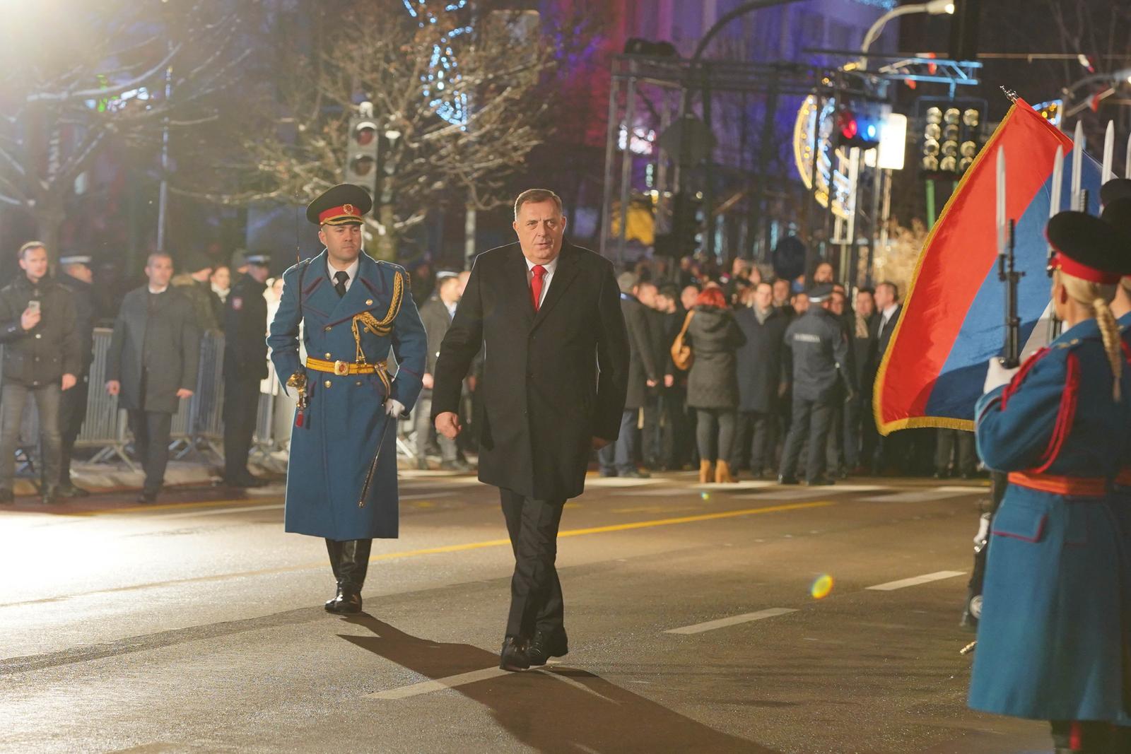 09.01.2024., Trg Krajine, Banja Luka (BiH) - Svecani defile u okviru Centralnog dogadjaja povodom Dana Republike odrzan je na Trgu Krajine u Banjaluci sa rekordnim brojem ucesnika, oko 3.000, pripadnika Ministarstva unutrasnjih poslova RS, javnog i civilnog sektora RS. Ove godine defile je upotpunio i "dron sou" sa oko 200 letjelica. U okviru svecanog defilea predstavljena su 22 esalona MUP RS, 14 pjesadijskih i osam motrizovanih. Proslavi su prisustvovali Darko Mladic, sin Ratka Mladica, i Danilo Vucic, sin Aleksandra Vucica. Iznad Trga Krajine uprilicen je dron show sa preko 200 letjelica. Proslava Dana RS odrzala se iako je Ustavni sud BiH ovaj praznik proglasio za neustavan.

Photo: Dejan Rakita/Pixsell Photo: Dejan Rakita/PIXSELL