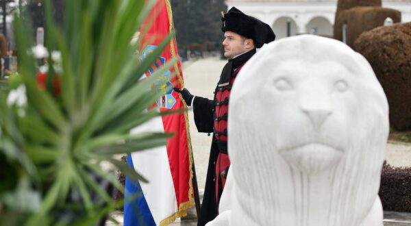 10.01.2022. Cakovec- Povodom Dana sjedinjenja Medjimurja s maticom zemljom Hrvatskom polozeni vijenci na grob dr Ivana Novaka.
 Photo: Vjeran Zganec Rogulja/PIXSELL
