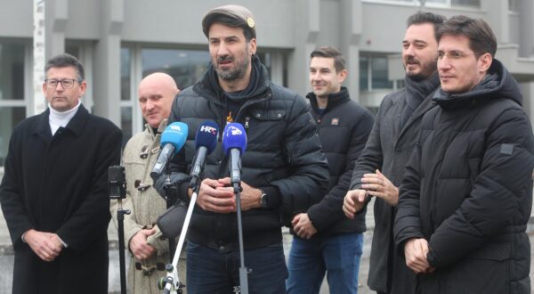 10.01.2024., Karlovac - Saborski zastupnici Mosta Marin Miletic i Zvonimir Troskot, zastupnik Hrvatskih suverenista Marko Milanovic Litre te potpredsjednik karlovackoga Gradskog vijeca Alenko Ribic i nacelnik  opcine Vojnic Nebojsa Andric odrzali su konferenciju za novinare o migrantima. Photo: Kristina Stedul Fabac/PIXSELL