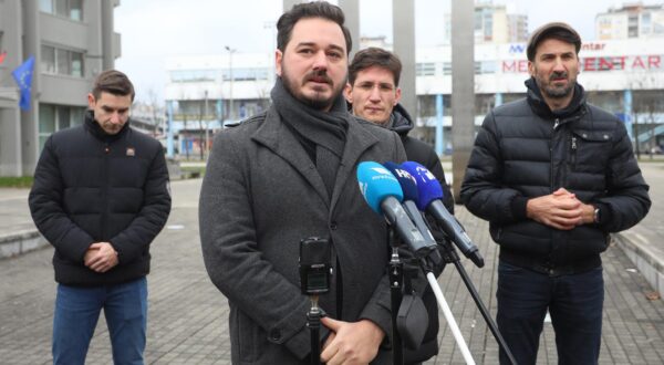 10.01.2024., Karlovac - Saborski zastupnici Mosta Marin Miletic i Zvonimir Troskot, zastupnik Hrvatskih suverenista Marko Milanovic Litre te potpredsjednik karlovackoga Gradskog vijeca Alenko Ribic i nacelnik  opcine Vojnic Nebojsa Andric odrzali su konferenciju za novinare o migrantima. Photo: Kristina Stedul Fabac/PIXSELL