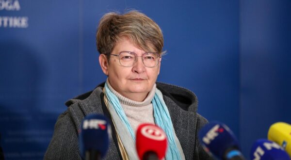 11.01.2024., Zagreb - Sastanak pregovarackih odbora Vlade RH i predstavnika sindikata o sklapanju novog Temeljnog kolektivnog ugovora za sluzbenike i namjestenike u javnim sluzbama odrzan je u Ministarstvu rada, mirovinskog sustava, obitelji i socijalne politike. predsjednica Nezavisnog sindikata zaposlenih u srednjim skolama Nada Lovric Photo: Matija Habljak/PIXSELL
