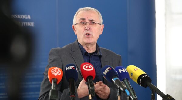 11.01.2024., Zagreb - Prvi sastanak pregovarackih odbora Vlade RH i predstavnika sindikata o sklapanju novog Temeljnog kolektivnog ugovora za sluzbenike i namjestenike u javnim sluzbama i sklapanju izmjena i dopuna Kolektivnog ugovora za drzavne sluzbenike i namjestenike odrzan je u Ministarstvu rada, mirovinskog sustava, obitelji i socijalne politike. predsjednik sindikata Preporod Zeljko Stipic Photo: Matija Habljak/PIXSELL