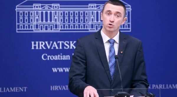 12.01.2024., Zagreb - Na konferenciji za medije Kluba zastupnika Domovinskog pokreta odrzanoj u Saboru o 32. obljetnici medjunarodnog priznanja RH i drugim aktualnim temama govorio je Ivan Penava. 
 Photo: Patrik Macek/PIXSELL
