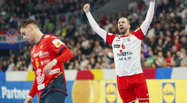 12 January 2024, Baden-Württemberg, Mannheim: Handball: European Championship, Spain - Croatia, preliminary round, Group B, match day 1, SAP Arena. Croatia's Mario Sostaric (r) celebrates a goal. On the left is Spain's Angel Fernandez Perez. Photo: Uwe Anspach/dpa. Rrights only for: Croatia, Bosnia, Serbia, Montenegro, Macedonia.  Photo: DPA/PIXSELL/PIXSELL