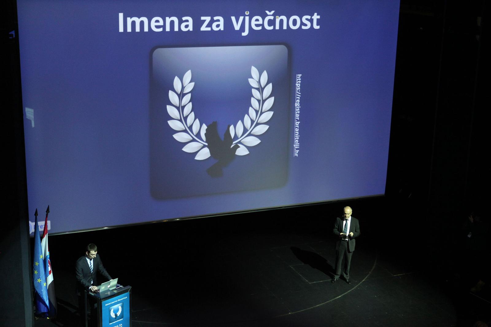 19.12.2012., Zagreb - U MSU je svecano objavljen registar branitelja. Ministri Predrag Matic, Ante Kotromanovic i Ranko Ostojic prvi su obajavili svoj ratni put. Photo: Patrik Macek/PIXSELL