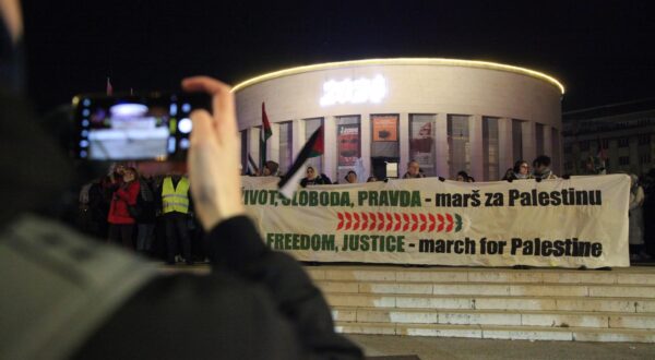 13.1.2024., Trg zrtava fasizma, Zagreb - U sklopu medjunarodnog dana akcije za trajni prekid vatre u Pojasu Gaze, na Trgu zrtava fasizma organiziran je skup pod nazivom “Zivot, sloboda, pravda - mars za Palestinu”. Photo: Luka Batelic/PIXSELL