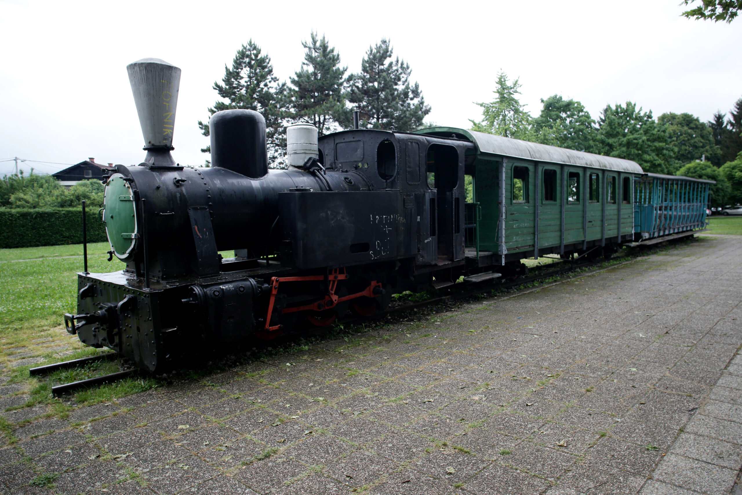 15.05.2015., Samobor - Stari vlak Samoborcek izlozen na ulasku u Grad Samobor. Samoborcek je naziv za uskotracnu zeljeznicu koja je od 1901 do 1979 spajala Zagreb i Samobor. Photo: Zeljko Lukunic/PIXSELL