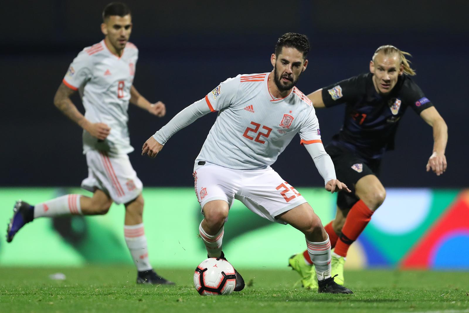 15.11.2018., stadion Maksimir, Zagreb - UEFA Liga nacija, Liga A, skupina 4, 3. kolo, Hrvatska - Spanjolska. Isco, Domagoj Vida. Photo: Igor Kralj/PIXSELL