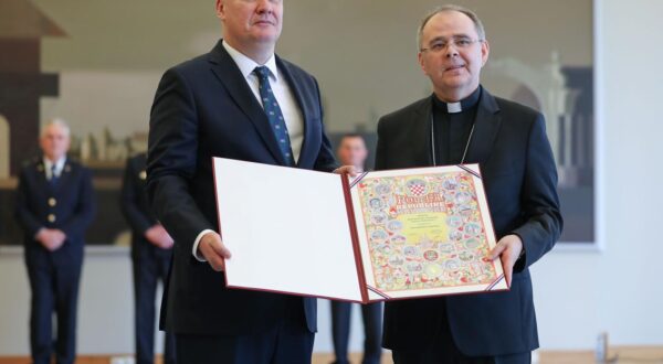 16.01.2024.., Zagreb - Predsjednik Republike Hrvatske Zoran Milanovic urucio je Povelju Republike Hrvatske Hrvatskome Caritasu povodom 30. obljetnice djelovanja za izniman humanitarni doprinos u prikupljanju i pruzanju pomoci potrebitima, te koordinaciji mnogobrojnih programa i projekata od nacionalne vaznosti .    Photo: Jurica Galoic/PIXSELL
