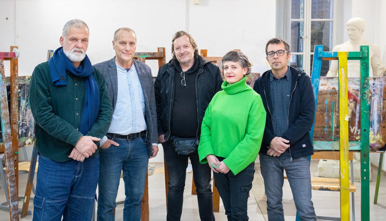16.01.2023., Slikarski odjel umjetnicke skole Luka Sorkocevic, Dubrovnik - Procelnica Ivana Selmani s bivsim procelniokom Davorom Lucijanovicem i profesorima. Photo: Grgo Jelavic/PIXSELL