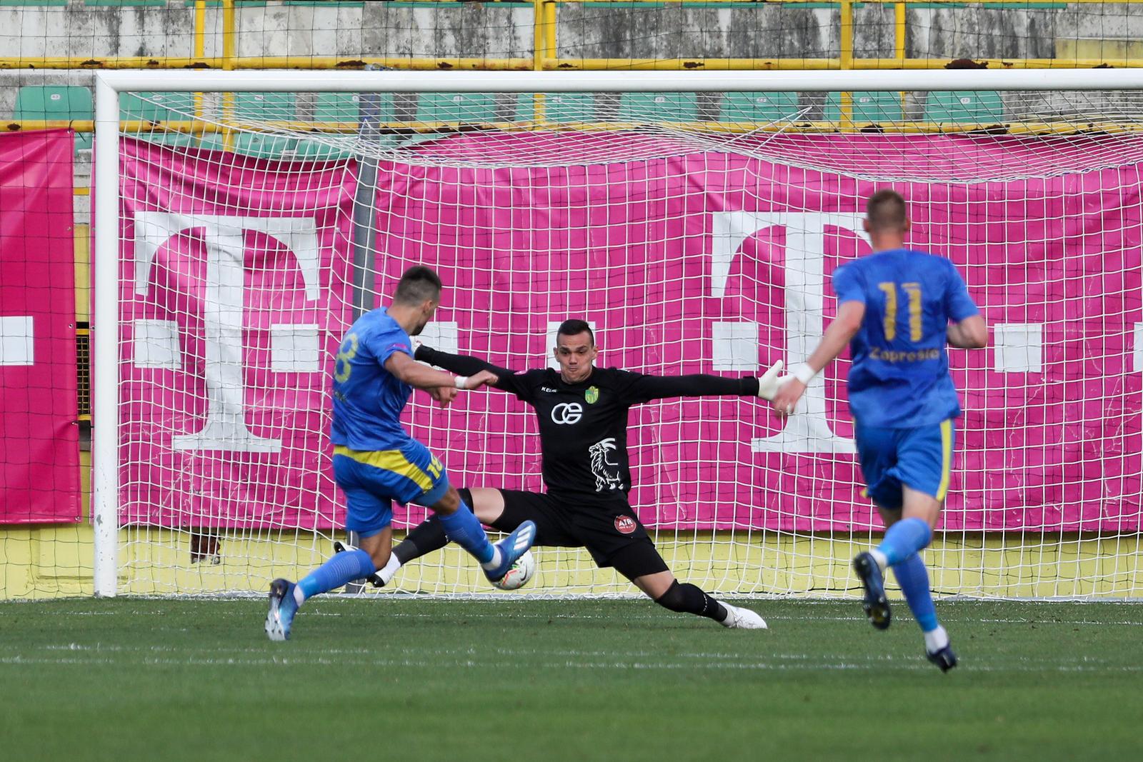 16.06.2020., stadion Aldo Drosina, Pula - 29. kolo HT Prve lige, NK Istra 1961 - NK Inter-Zapresic. Einar Galilea Azaceta, Tomislav Duka, Josip Maganjic. "nPhoto: Srecko Niketic/PIXSELL