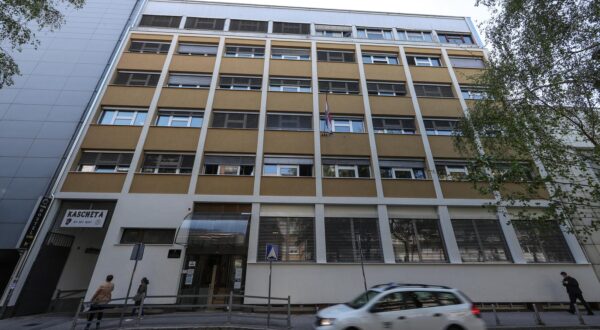 Zagreb: Zgrada Hrvatskog zavoda za mirovinsko osiguranje u Trpimirovoj 4 17.04.2019., Zagreb- Trpimirova 4, Hrvatski zavod za mirovinsko osiguranje. Podrucni ured Zagreb.rPhoto: Robert Anic/PIXSELL